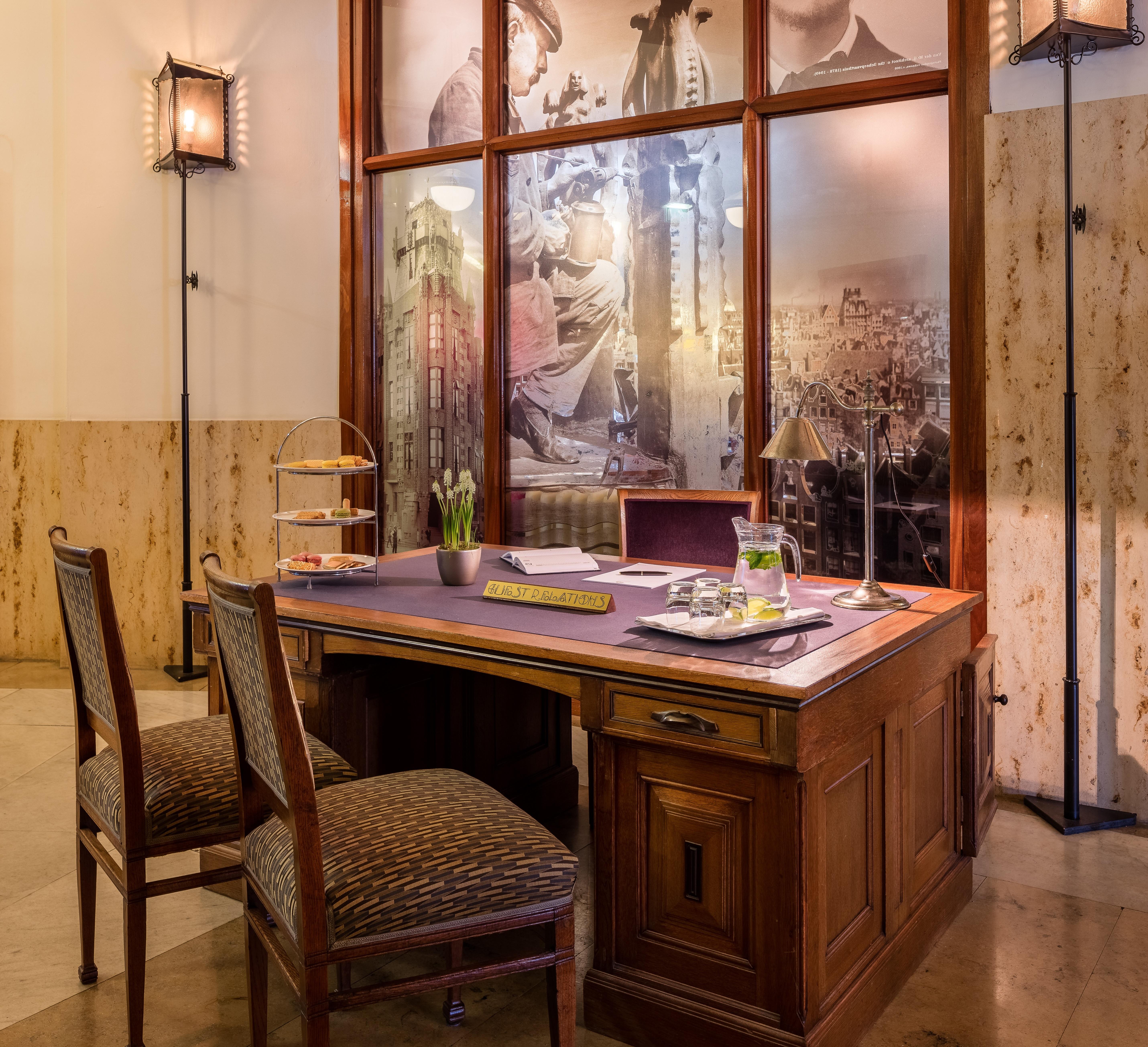 Grand Hotel Amrath Amsterdam Bagian luar foto A table at the restaurant