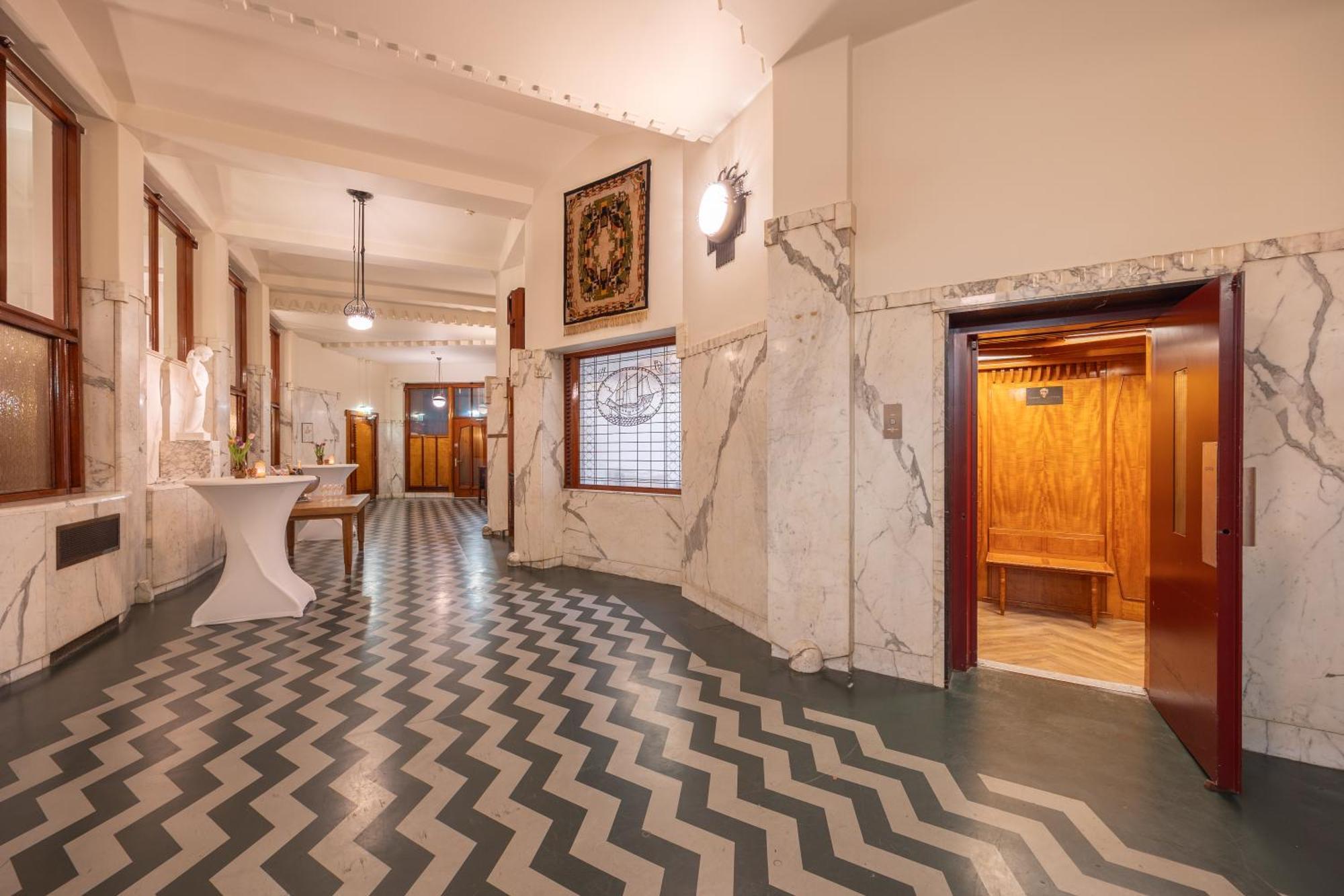 Grand Hotel Amrath Amsterdam Bagian luar foto Interior of the building