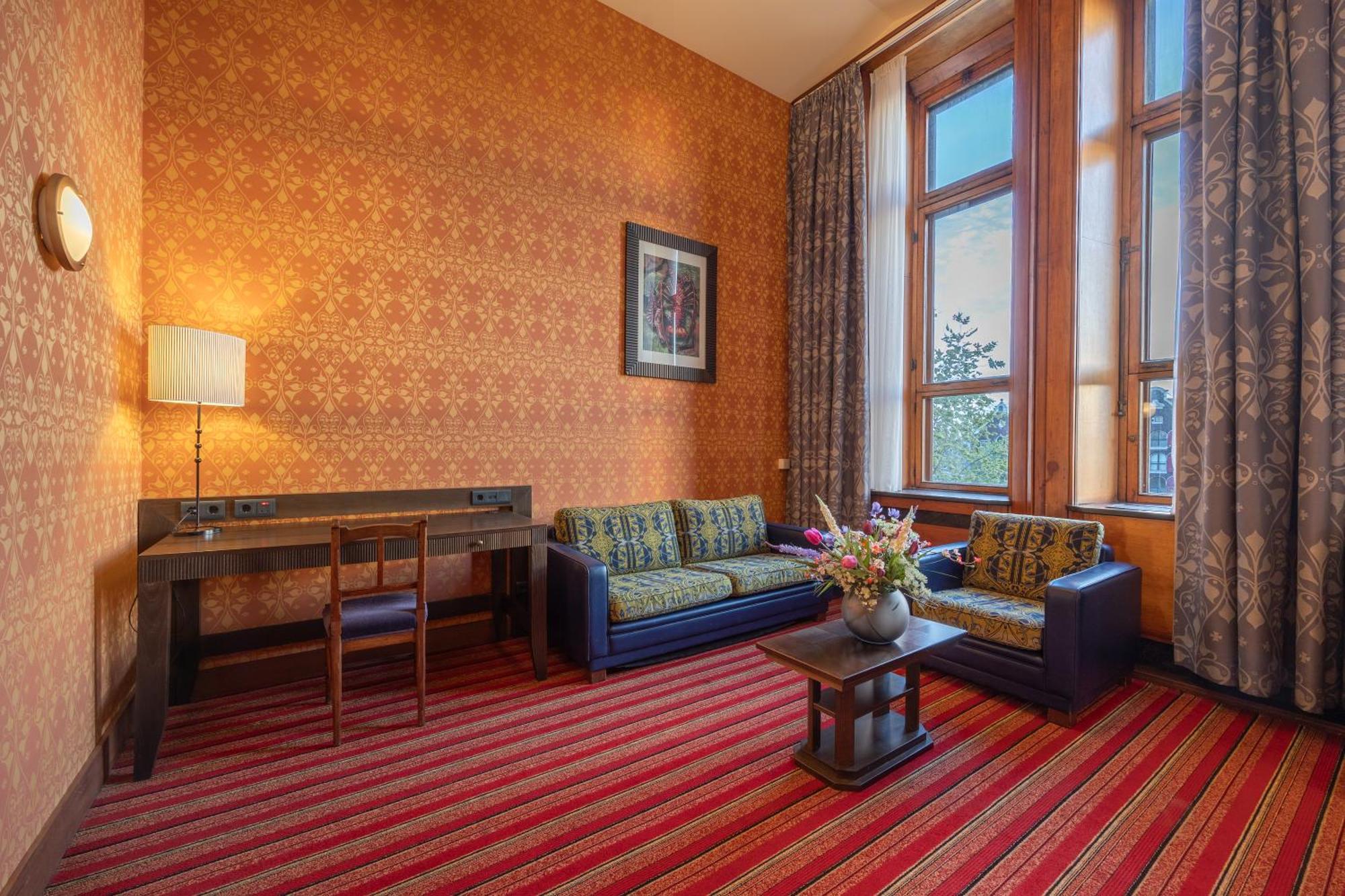 Grand Hotel Amrath Amsterdam Bagian luar foto A suite at the Hotel de la Ville