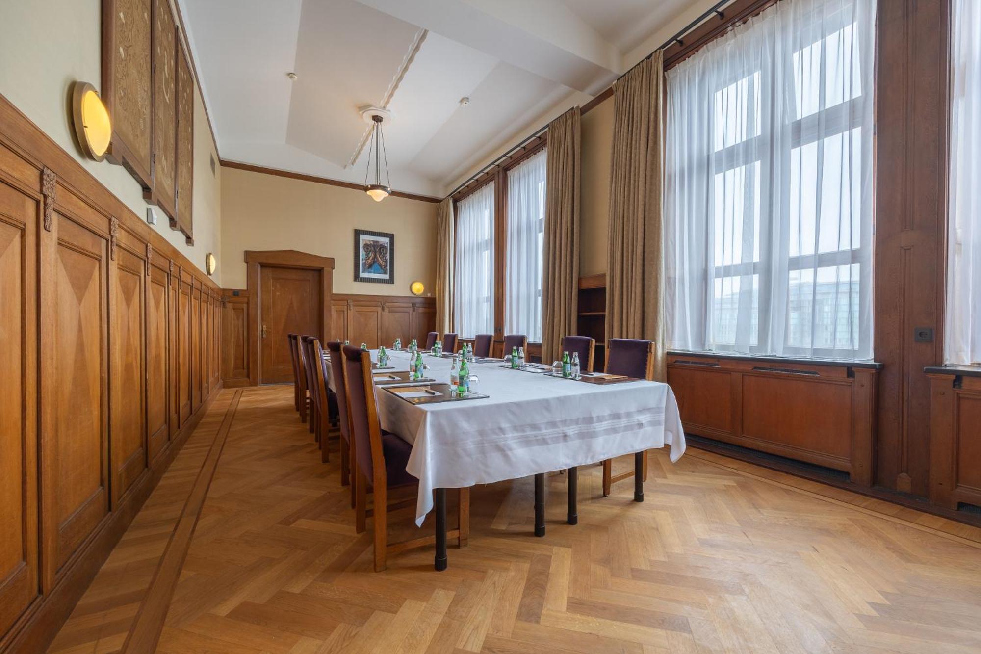 Grand Hotel Amrath Amsterdam Bagian luar foto The boardroom of the Swiss National Bank