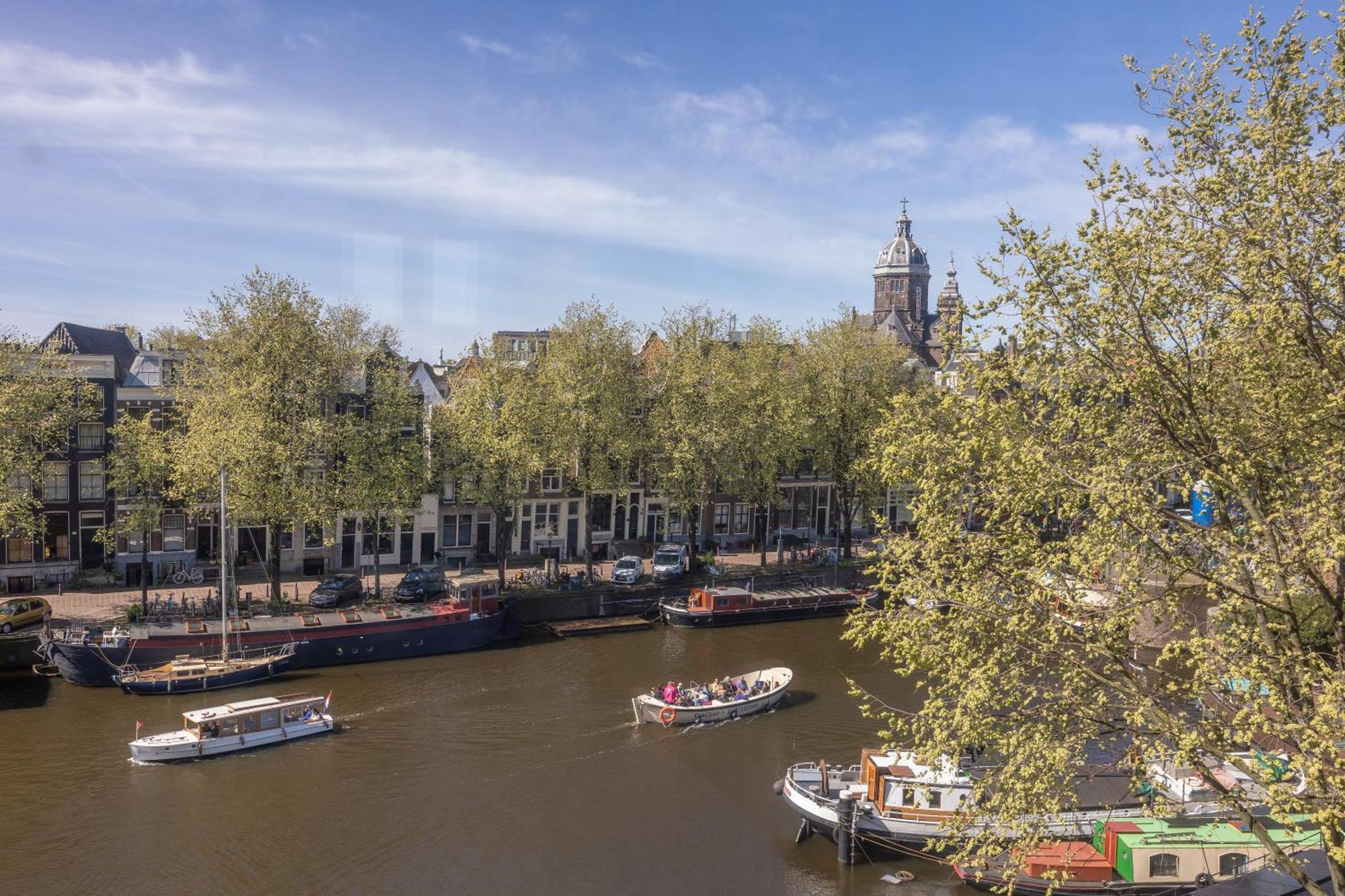 Grand Hotel Amrath Amsterdam Bagian luar foto View of the river from the bridge