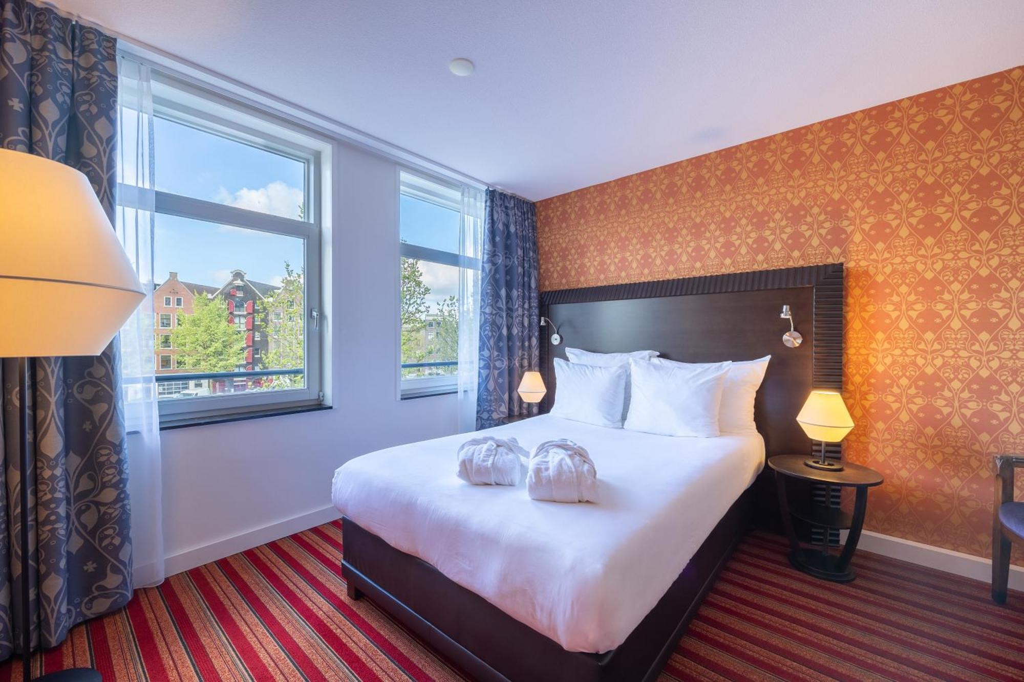 Grand Hotel Amrath Amsterdam Bagian luar foto A room at the hotel
