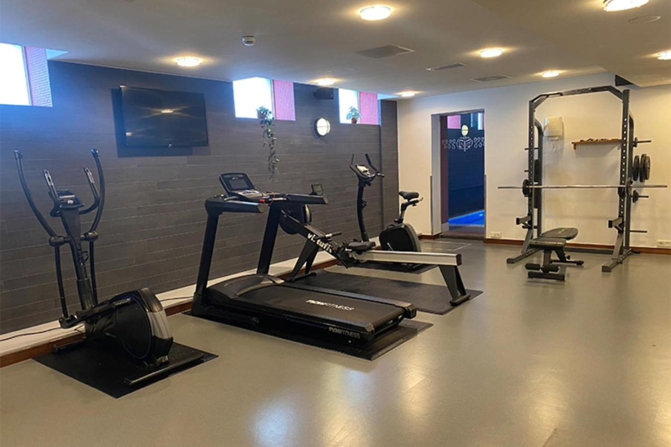 Grand Hotel Amrath Amsterdam Bagian luar foto A gym in a private home