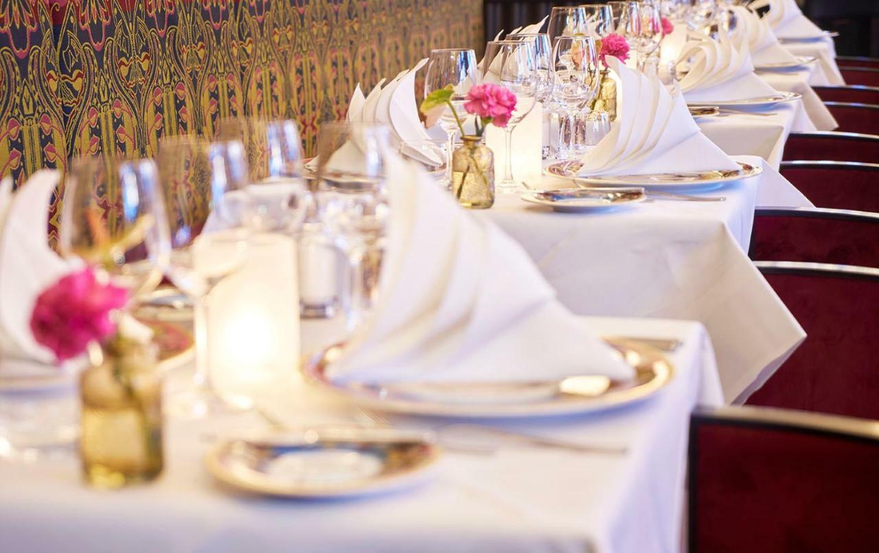 Grand Hotel Amrath Amsterdam Bagian luar foto A table set for fine dining